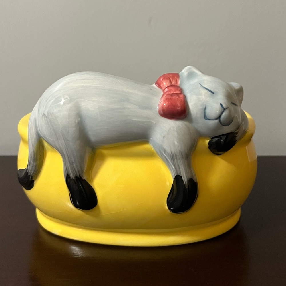 Vintage Sleepy Grey Cat Red Bow Ceramic Yellow Dish Trinket Bowl Planter - Picture 1 of 8